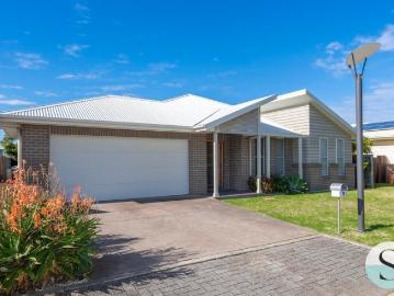Much Younger & Closer to the Beach & Cafe Scene, Selling For Less than Homes Behind the School & It Hasn't Got All The Stairs Either!
