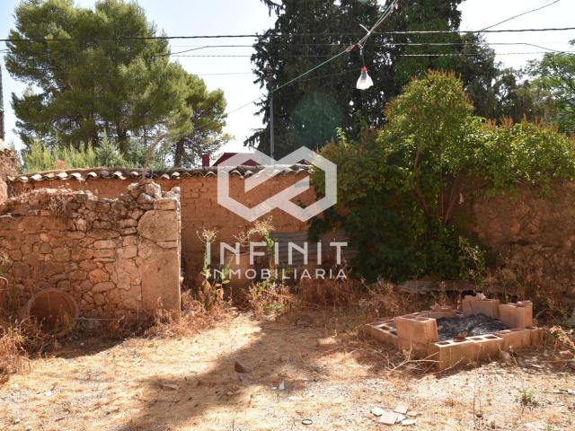 Muduex te abre las puertas de una casa con encanto y futuro. ¡Patio, garaje y el encanto de la vida rural!