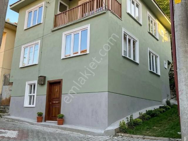 Mudurunu Büyükcamii Mh.de 2 Katlı Bahçeli Ahşap Ev