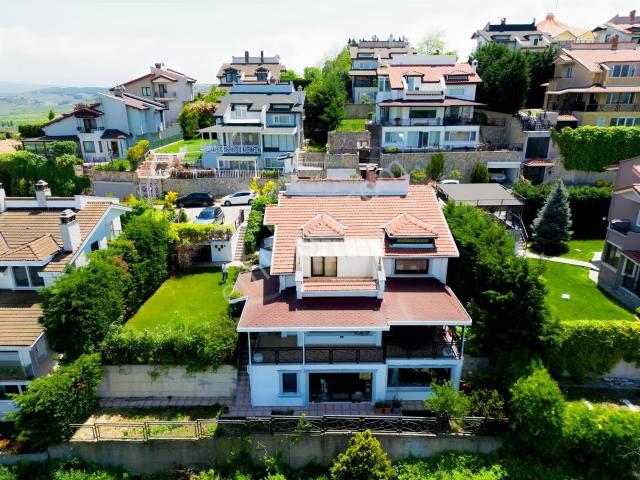 Mudanya Mürsel'de Muhteşem Doğa Ve Deniz Manzaralı 6+2 Villa