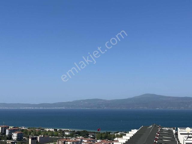 Mudanya Ömerbey'de Deniz Manzaralı 5+1 Satılık Dubleks