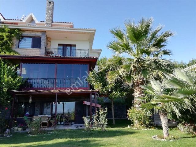 Mudanya Bademli'de Satılık 600 M2 Bahçeli Lüx Manzaralı Villa