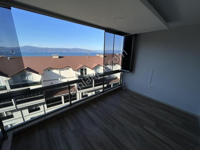 Mudanya Halitpaşa'da Deniz Manzaralı 2+1 3 Katlı Bina