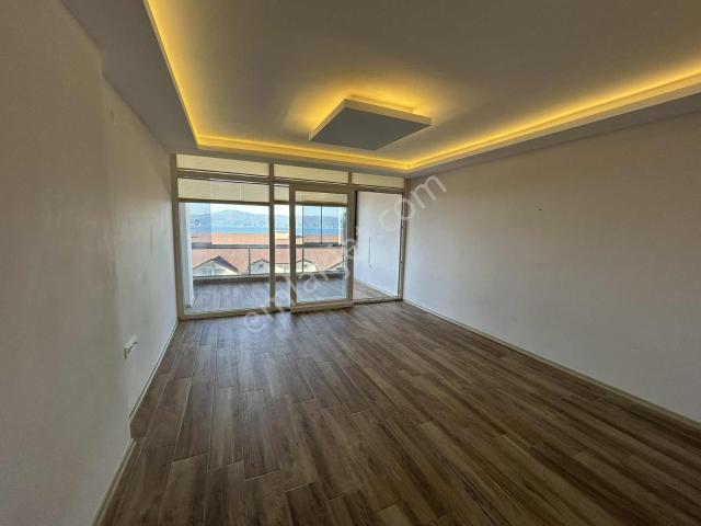 Mudanya Halitpaşa'da Deniz Manzaralı 2+1 3 Katlı Bina