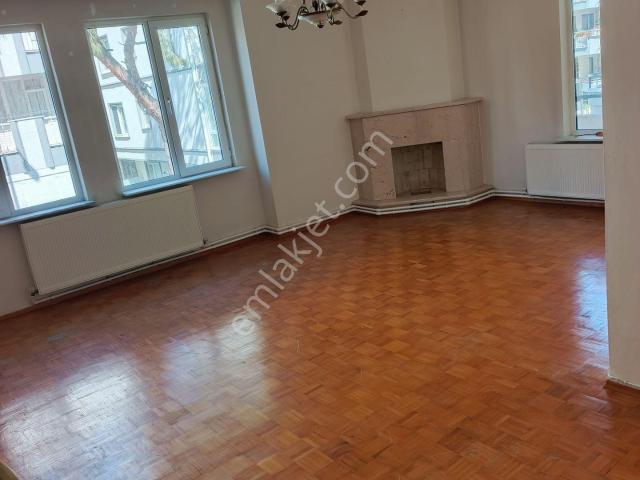 Mudanya Yalı Mah.de Kiralık Daire 2+1 Merkezde 1.kat Asansör Yok. D.gazlı Deniz Dibi Sahilde