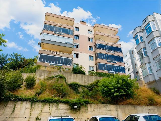 Mudanya Yenimahalle'de Yenilenmiş Satılık 3+1 140 M² 1.kat
