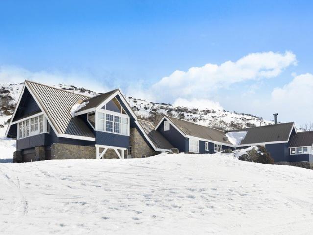 MUDDLES SKI LODGE PERISHER SITTING ON APPROX. 4,000SQM LAND 1 ACRE