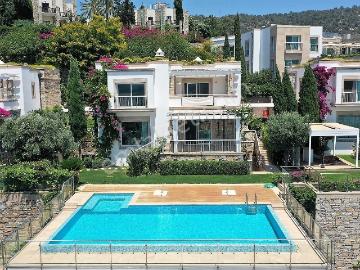 Muhteşem Bodrum Manzaralı Satılık Çok Özel Villa