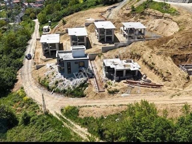 Muhteşem Göl Manzaralı Müstakil Havuzlu Villa