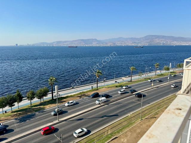 Muhteşem Konumda Otoparklı Satılık 5 + 1 Köşe Yalı Dairesi