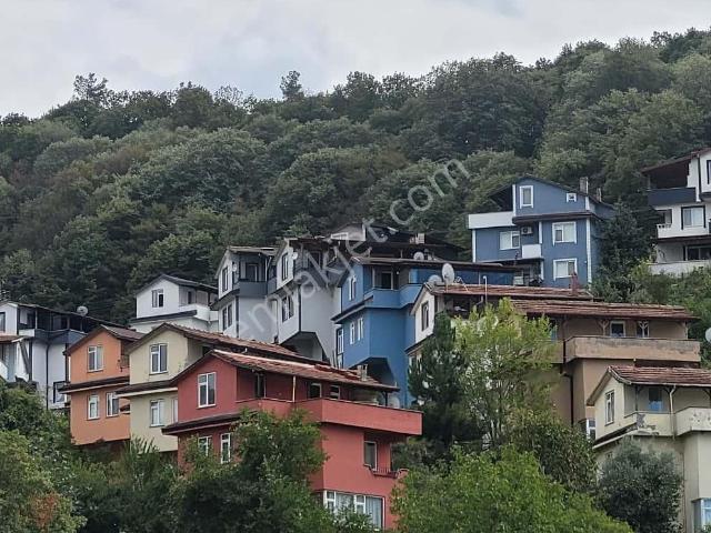 Muhteşem Sapanca Gölü Manzaralı Site İçinde Villa.