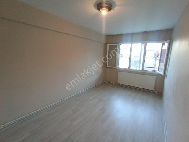Karabağlar Yunus Emre Mah. 3+1 120 M2 Doğalğazlı Kiralık Daire