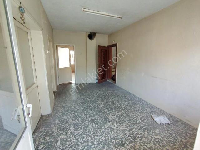 Mühendis Emlakta Karabağlar Eserkent Merkezde 2+1 95 M2 Klimalı Kiralık Daire