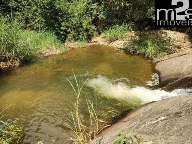 Muita Água, Cachoeira, Excelente Topografia e Fácil Acesso