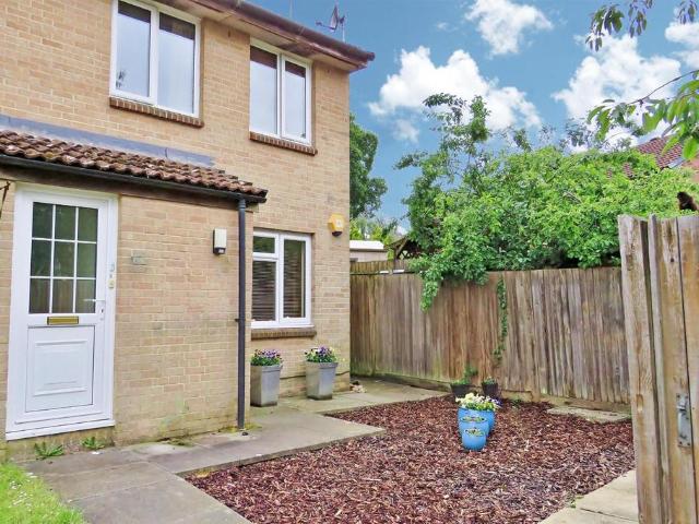 Muirfield Close, Ifield, Crawley 1 bed ground floor flat to rent £1,150 pcm £265 pw