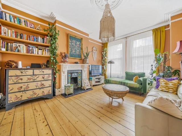Muirkirk Road, London, SE6 3 bed terraced house to rent £2,900 pcm £669 pw