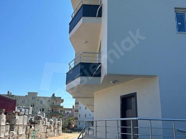Mukaddem Mah. Dikili Taş civarı satılık 1+1 daire. Zemin kat bağımsız giriş