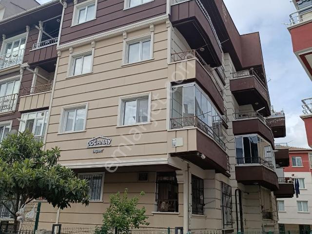 Mükemmel Konumda Kiralık Ara Kat 3+1