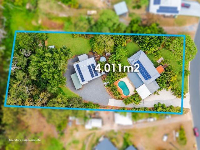 Multi Generational Living on 4,011m²: 7 Fuchsia Way, Gaven