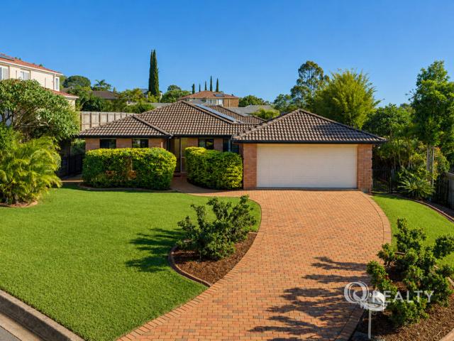 Multi Generational Living on 871m2 with Pool!