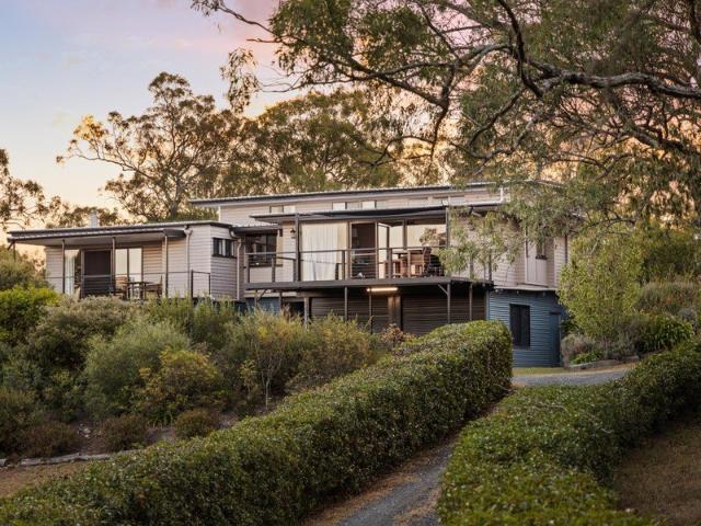Multi Level Entertainer with Escarpment Views