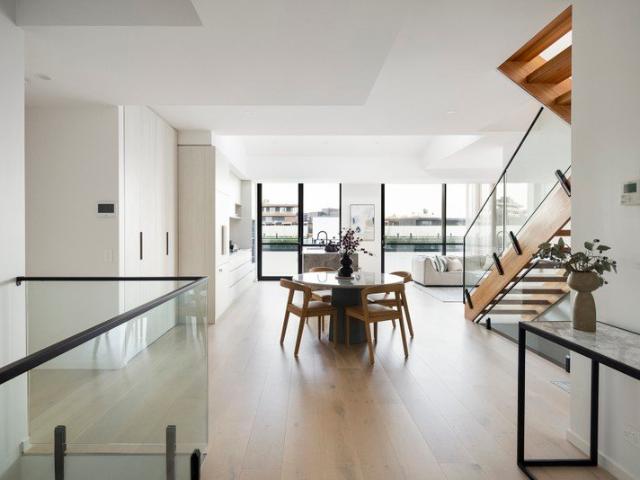 Multi level penthouse between shops and shore