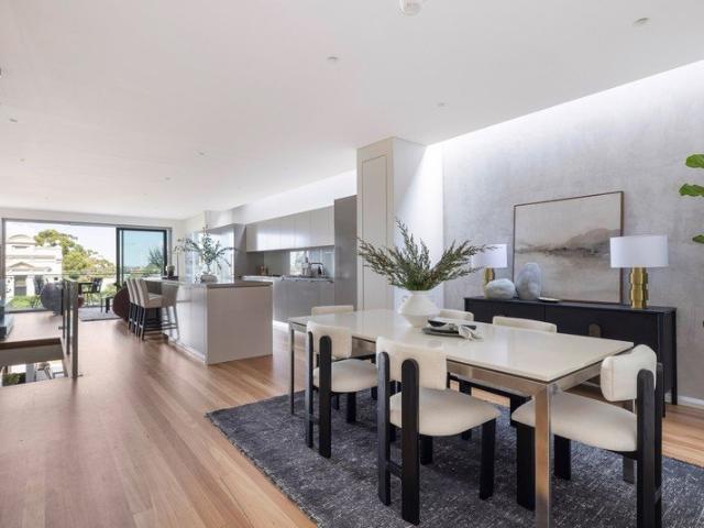 Multi level peninsula residence with views / village position