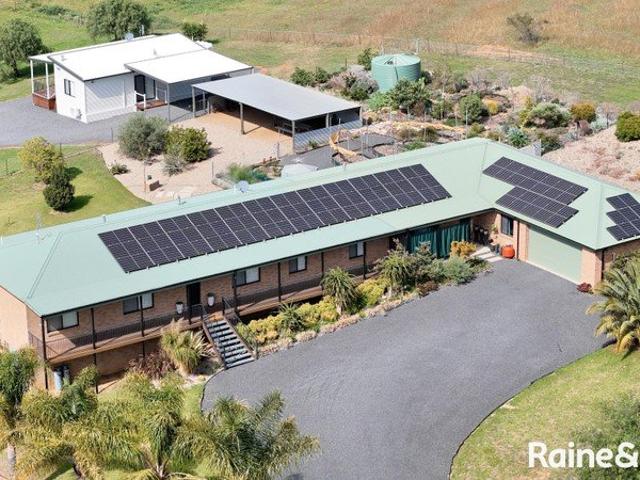 Multi Living Options on a Rural Setting!