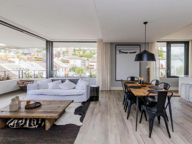 Multi storey apartment to rent in Green Point, Cape Town