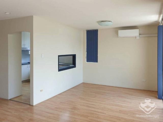 Multi Storey Townhouse with Backyard and City views