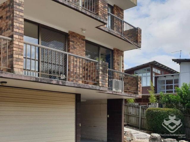Multi Storey Townhouse with Backyard and City views