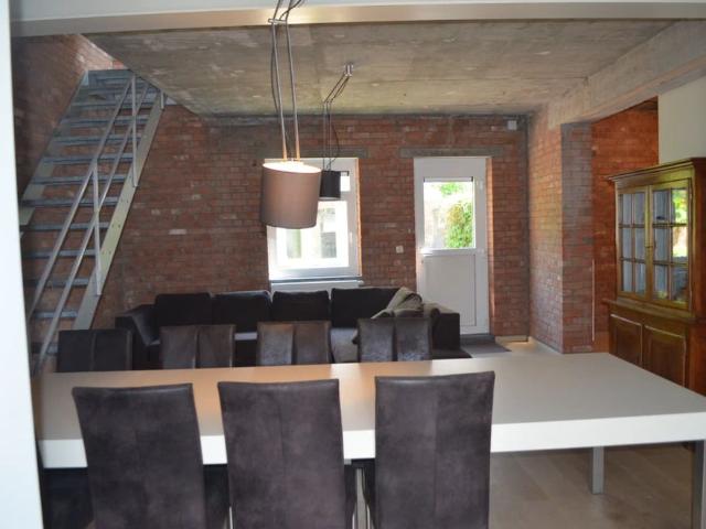 Multifunctionele loft met 2 verdiepingen en garage