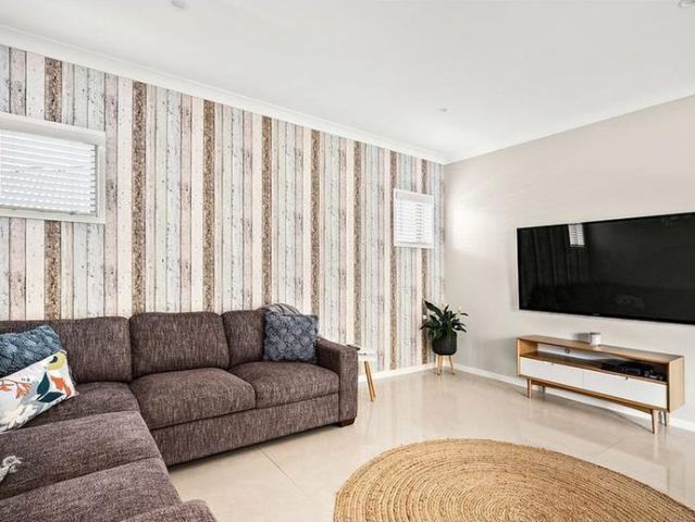 Multiple Living Areas, Renovated Kitchen, Bathroom and Ensuite! Fantastic Outdoor Area