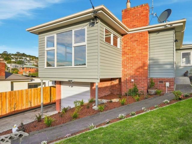 Multiple Living Areas, Versatile Floorplan Amazing Family Home