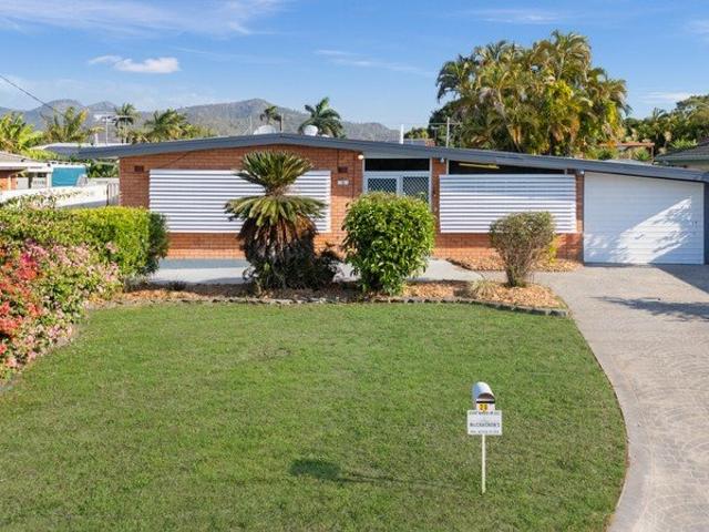 Multiple Living Zones, Fantastic Outdoor Entertaining & a Family Friendly Location