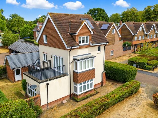 Mulberry Way, Ashtead KT21, 4 bed detached house to rent, £3,500 pcm | PrimeLocation