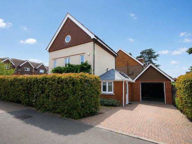 Mulberry Way, Ashtead KT21, 4 bed detached house to rent, £3,750 pcm | PrimeLocation