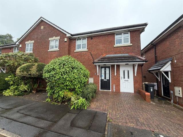 Mulberry Court, Horwich BL6, 2 bed flat to rent, £875 pcm | PrimeLocation