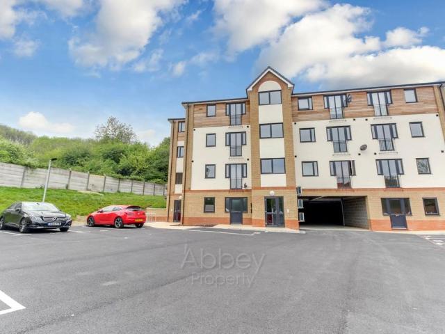 Mulberry Close, Earls Court Mulberry Close LU1, 1 bed flat to rent, £925 pcm | PrimeLocation