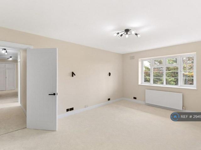 Mulberry Close, London, NW4 3 bed flat to rent £2,950 pcm £681 pw