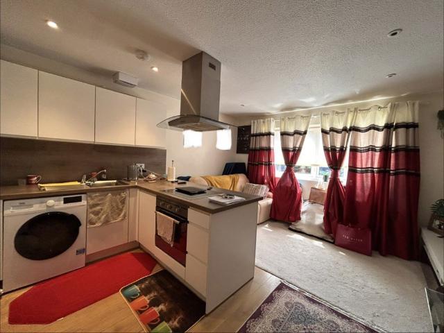 Mulberry Close, Luton, Bedfordshire LU1, 1 bed flat to rent, £925 pcm | PrimeLocation