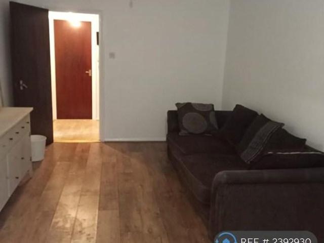 Mulberry Close, Luton, LU1 2 bed flat to rent £1,150 pcm £265 pw