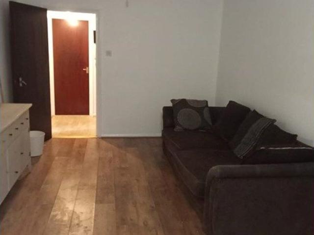 Mulberry Close, Luton LU1, 2 bed flat to rent, £1,150 pcm | PrimeLocation