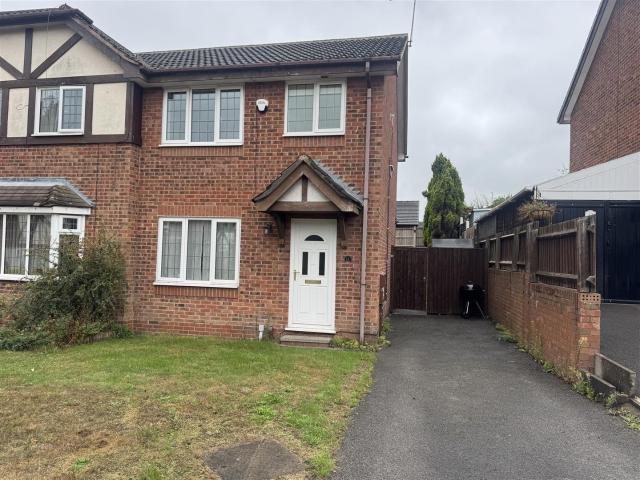 Mulberry Lane are delighted to present this beautifully refurbished three bedroom semi detached home, ideally situated in a popular residential location close to Nottingham City Hospital. Finished to a high standard throughout, the property combines styli