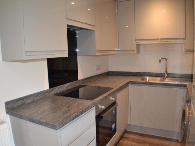 Mulfords Hill, Tadley, RG26 1 bed flat to rent £1,050 pcm £242 pw