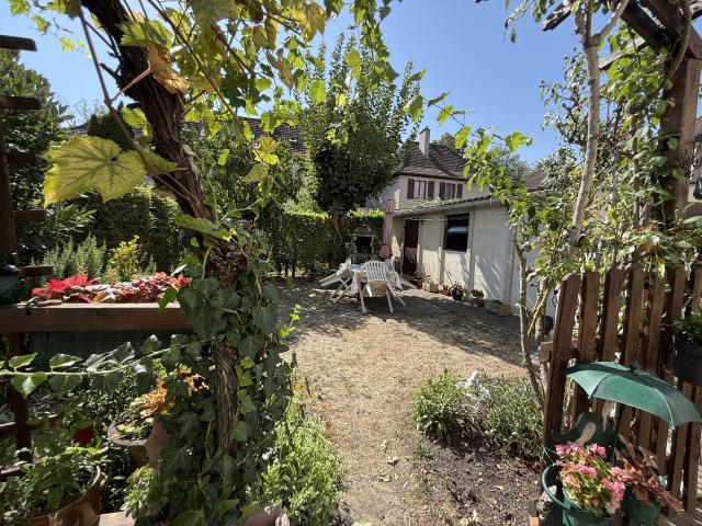 MULHOUSE MAISON 6 PIECES AU CALME DE 120 M2 AVEC COMBLE AMÉNAGEABLE SUR 2.88 ARES CLOS ET ARBORÉ
