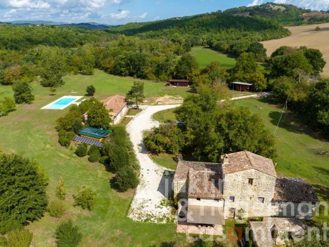 Mulino da grano splendidamente restaurato con dependance e p. 439m² Todi