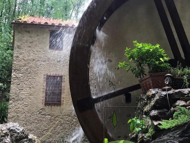 Mulino in pietra a vista con parco in vendita in Toscana, tr. 160m² Camaiore