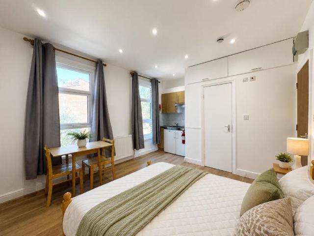 Mulkern Road, Archway Studio to rent £1,300 pcm £300 pw