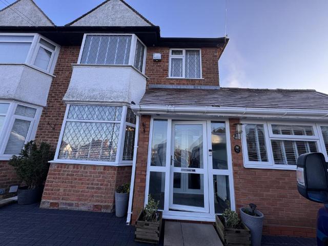 Mullion Croft, Hawkesley, B38 8PH, United Kingdom | 4 bed duplex for rent #140657919 | Rentberry